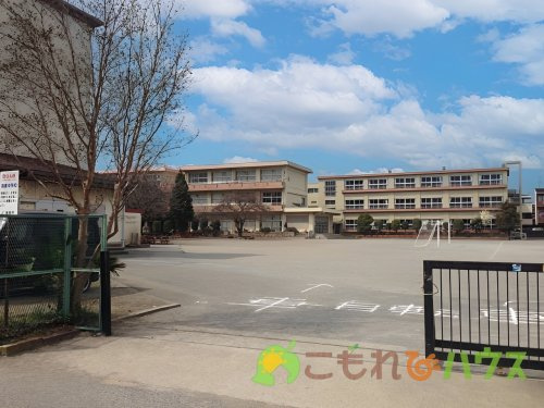 【中学校】鴻巣市立鴻巣中学校まで892ｍ