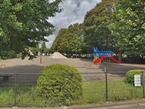 【公園】てるて公園まで341ｍ