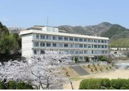 【中学校】城山中学校まで2006ｍ