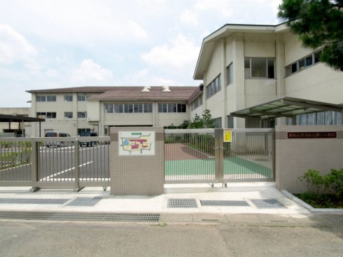 【小学校】松山第二小学校まで1823ｍ