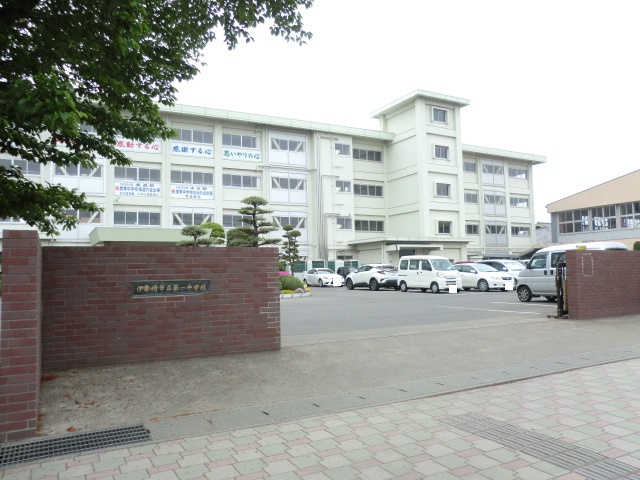 【中学校】伊勢崎市立第一中学校まで710ｍ