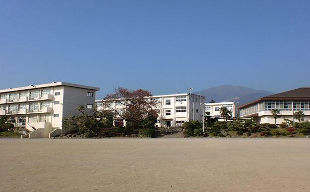 【中学校】伊勢原市立　山王中学校まで1231ｍ