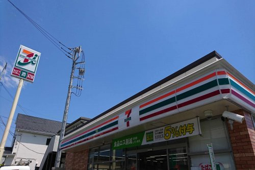 【コンビニエンスストア】セブンイレブン　横浜桜ヶ丘1丁目店まで684ｍ