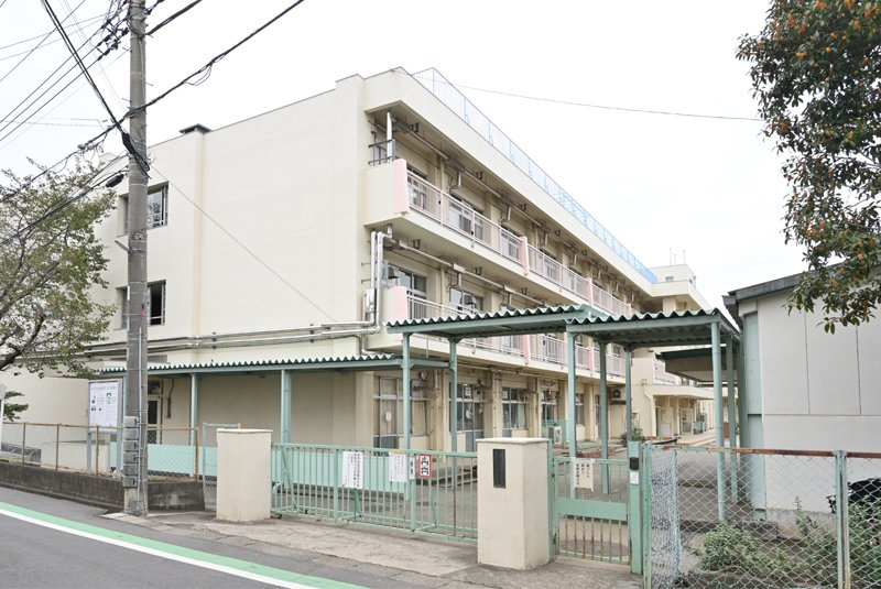 【小学校】東久留米市立第三小学校まで540ｍ
