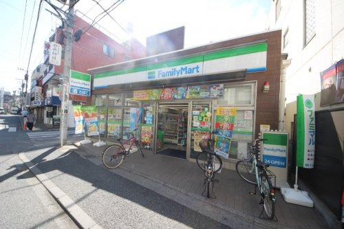 【コンビニエンスストア】ファミリーマートひばりが丘一丁目店まで300ｍ