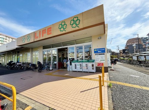 【スーパー】ライフ　前野町店まで560ｍ