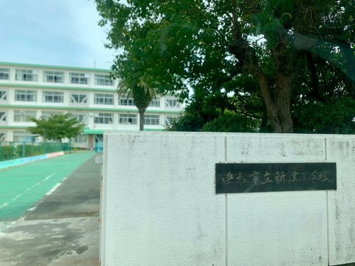 【小学校】浜松市立新津小学校まで2423ｍ