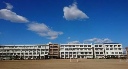 【中学校】下稲吉中学校まで1500ｍ