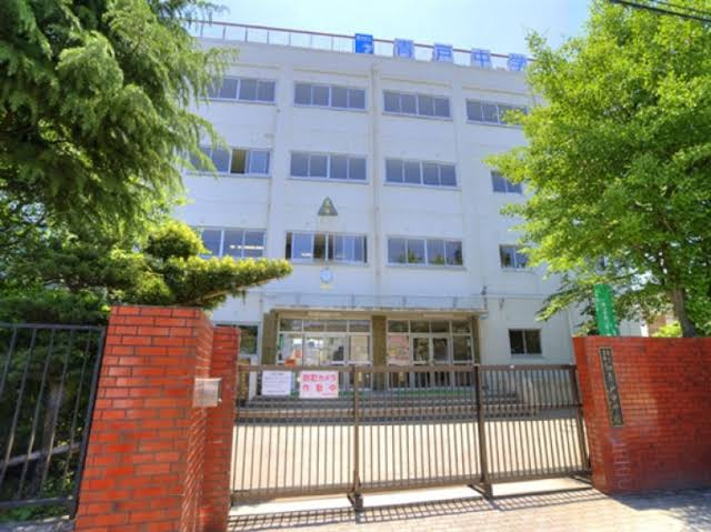 【中学校】葛飾区立青戸中学校まで852ｍ