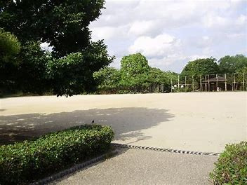 【公園】西脇公園まで858ｍ