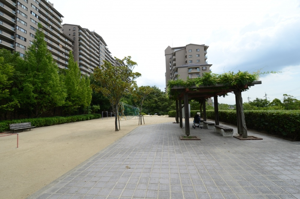 【公園】すみれガ丘南公園まで1126ｍ