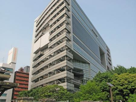 新宿区富久町のアパートの周辺