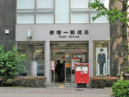 新宿区富久町のアパートの周辺