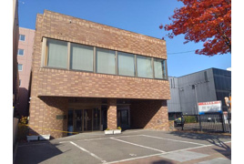 西3条クリニック跡テナントの外観