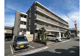 ライトステージ　モータープールの外観