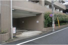 世田谷区桜新町の駐車場の写真