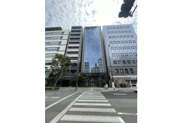 日成建設ビルの外観