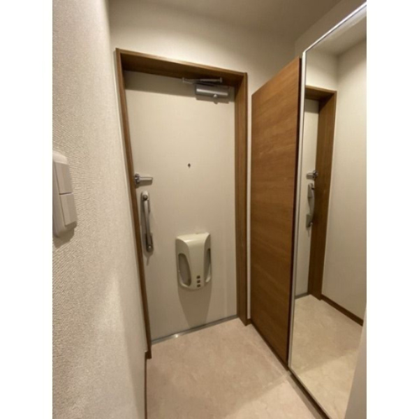 【アムール　イソベの玄関】