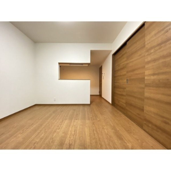 【アムール　イソベの居間】