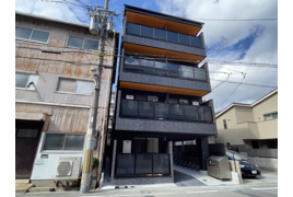 NU岸里駅前の外観