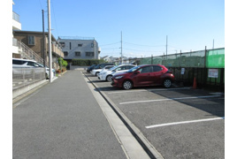 ワイアンドティーⅡ駐車場の外観