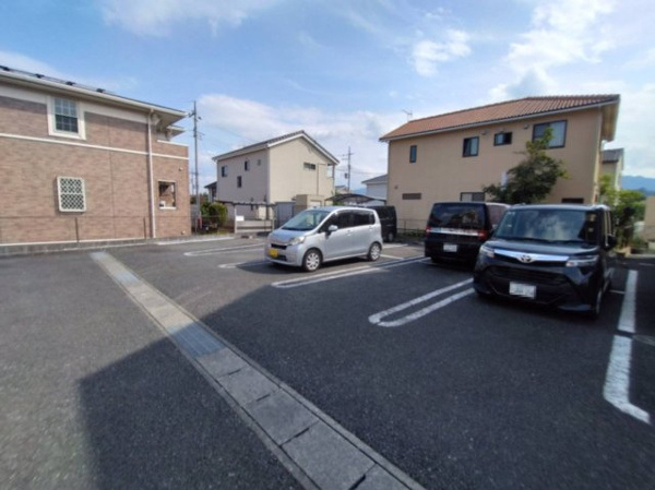 【クレアトゥール　Ｂの駐車場】