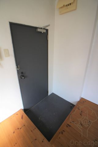 Azuma Apartmentの玄関