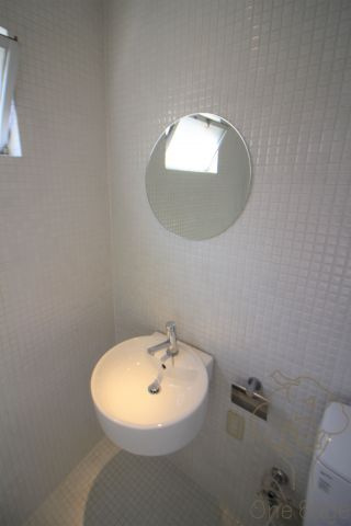 Azuma Apartmentの独立洗面台