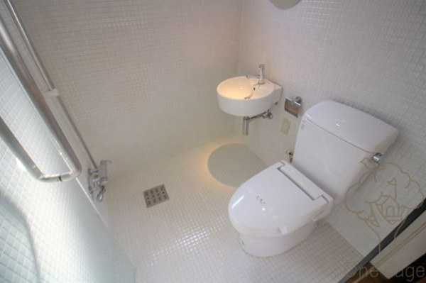 Azuma Apartmentのトイレ