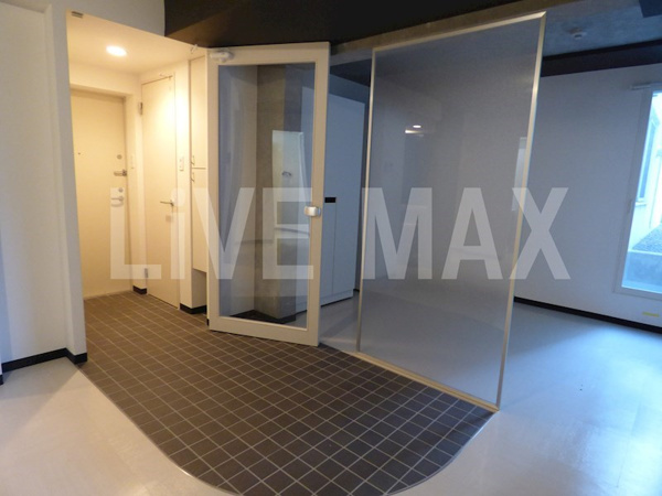 【ユニエトワール札幌北9条のエントランス】