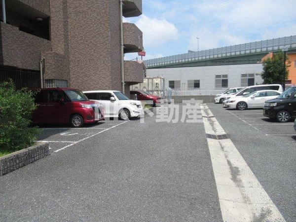 アンドユーイワキ東大阪(長田賃貸)の駐車場