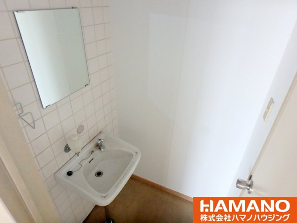 【中沢ビルの洗面所】