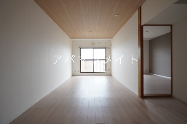 【エスポワールいずみ野の居間】