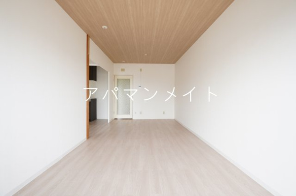 【エスポワールいずみ野の居間】