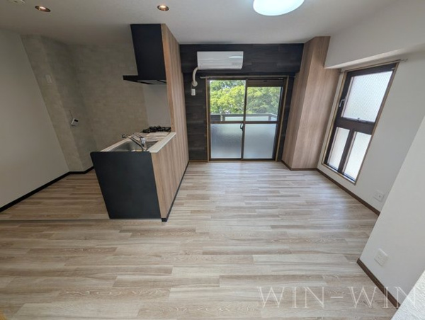 ソサエティ服部の居間