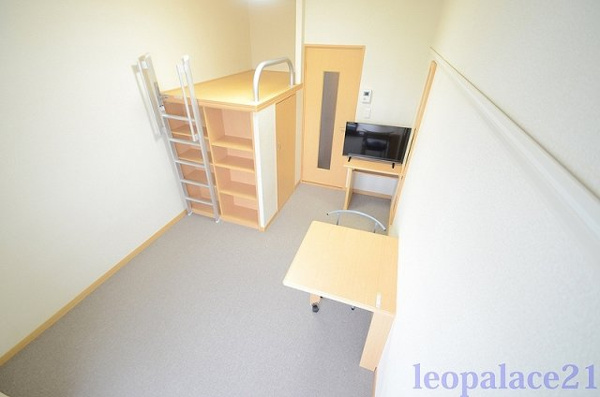 レオパレス森ノ宮中央の寝室