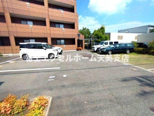 【カステルヴェッチオの駐車場】