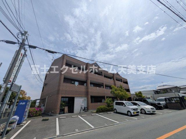 【カステルヴェッチオの駐車場】