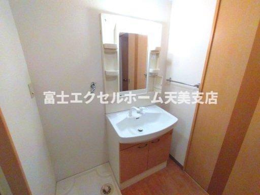 【カステルヴェッチオの独立洗面台】