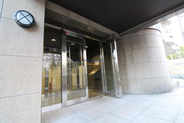 【ヴィラヴェルディ3番館のエントランス】