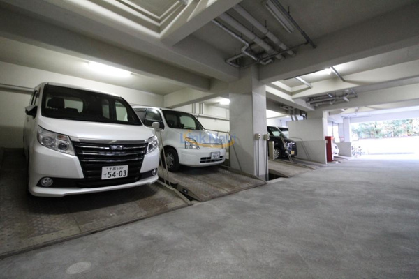 【ヴィラヴェルディ3番館の駐車場】