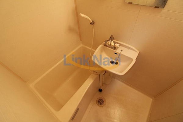 【ヴィラヴェルディ3番館の浴室】