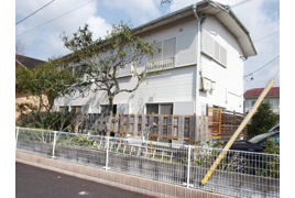 鴨川市西町のアパートの外観