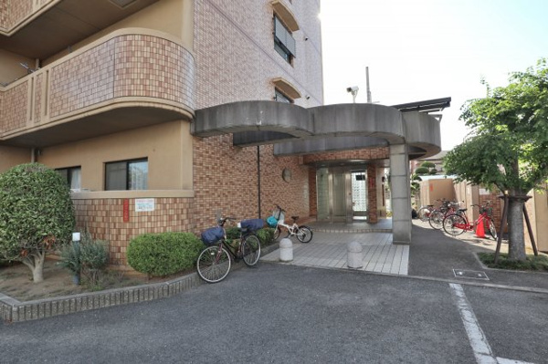 プラザテイクスリーのエントランス