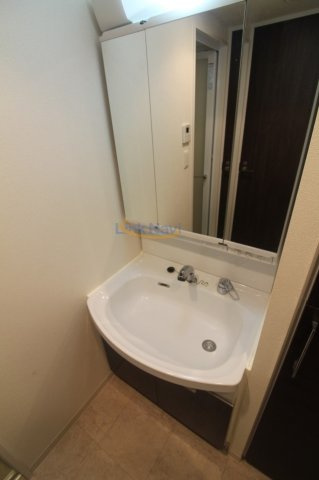 【プレサンス京町堀ノースの独立洗面台】