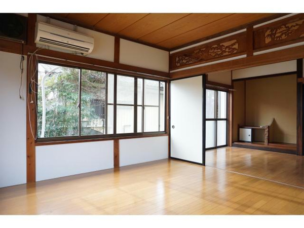 【石川住宅の居間】