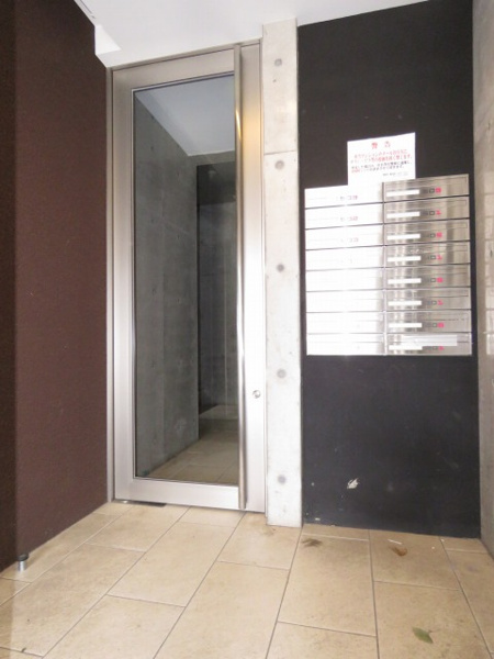 グランドサクセス中島公園のエントランス