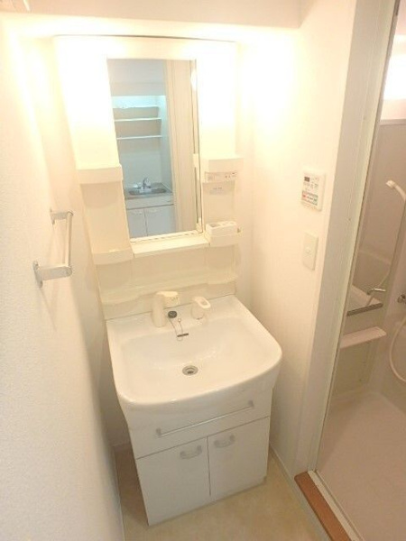 イルミオポストの独立洗面台