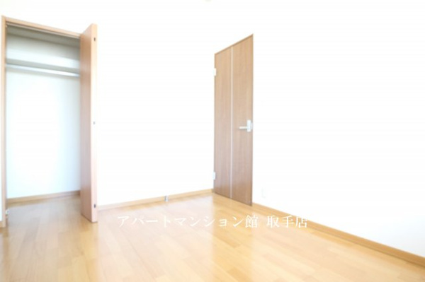 【メゾン・ボヌールの洋室】