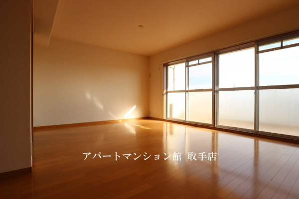 【メゾン・ボヌールの居間】